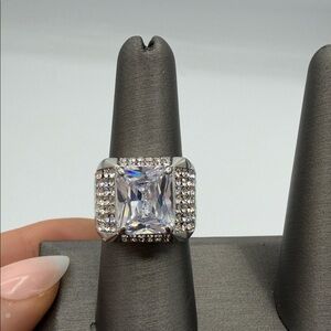 Elegant Silver and White Crystal Ring